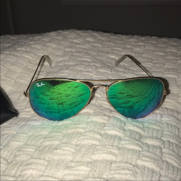 Green ray ban women’s aviators. - Picture 2 of 6